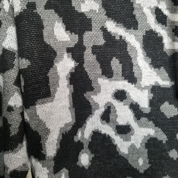 JOHN + JENN EVEREVE NWT Animal Camouflage Print Hoodie Sweater - Picture 5 of 9